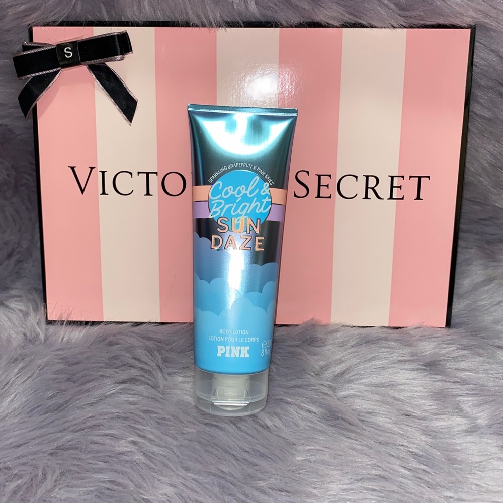 PINK Cool & Bright Sun Daze lotion